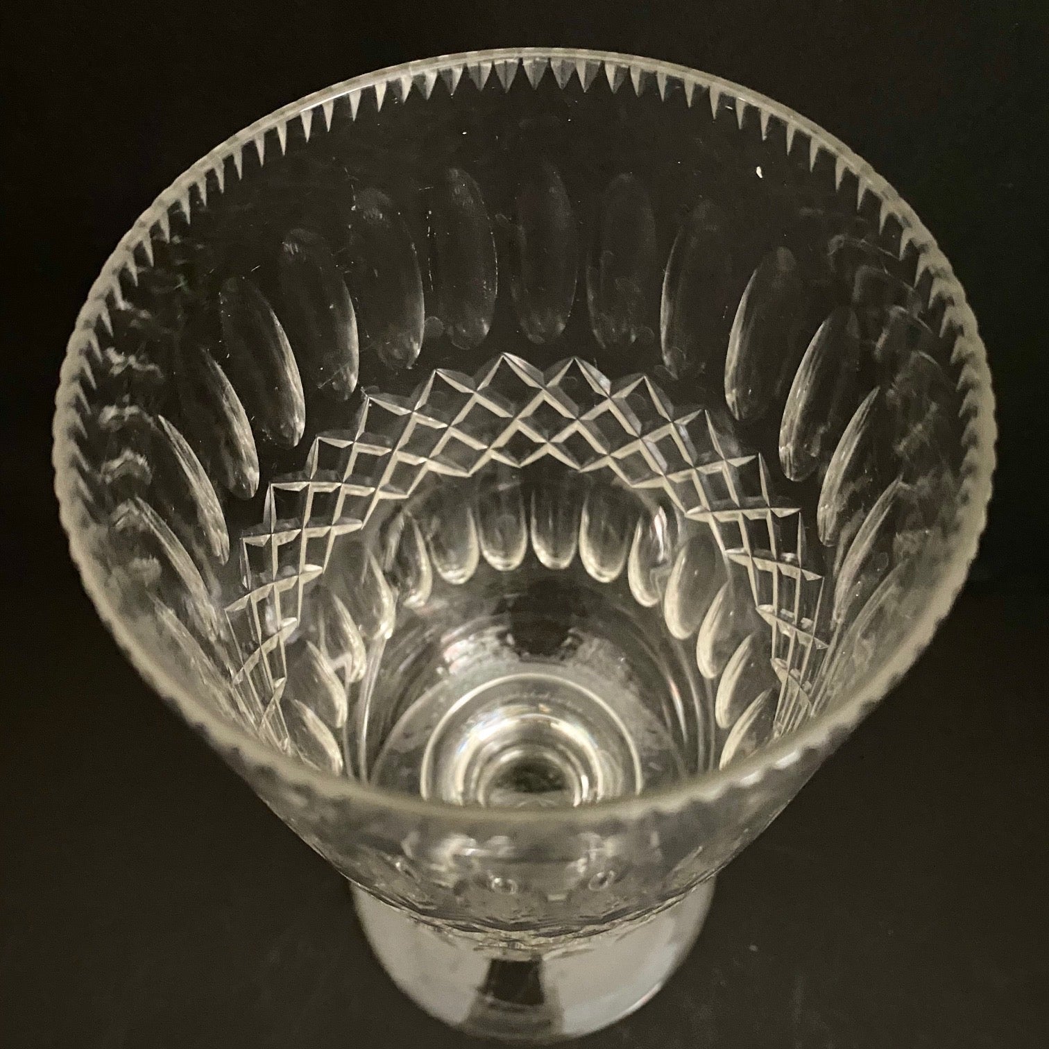 J17 STUNNING LARGE VICTORIAN CUT GLASS CELERY VASE