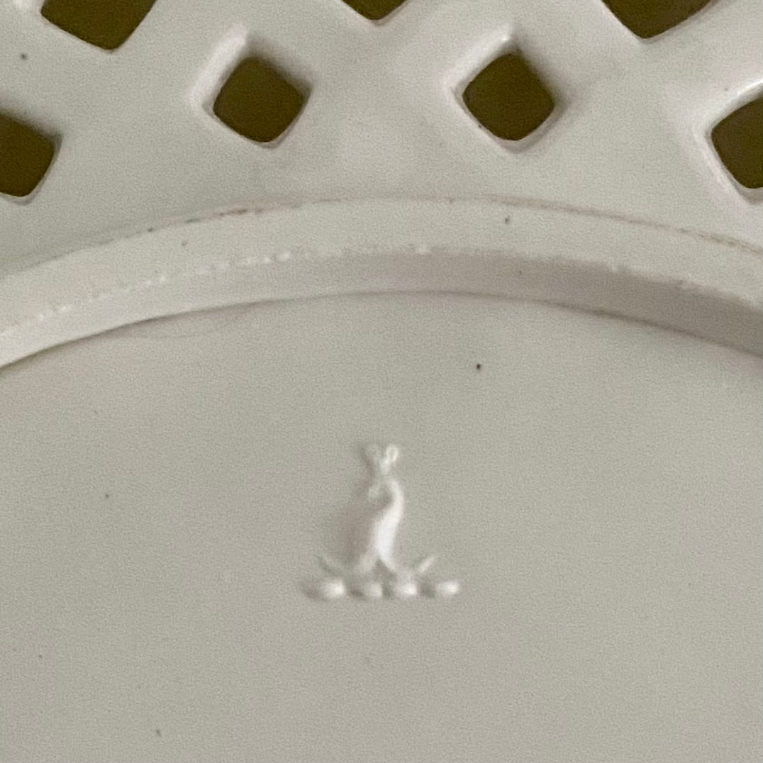 SET 14 ANTIQUE SOWERBY MILK GLASS LATTICE SIDE PLATES V23