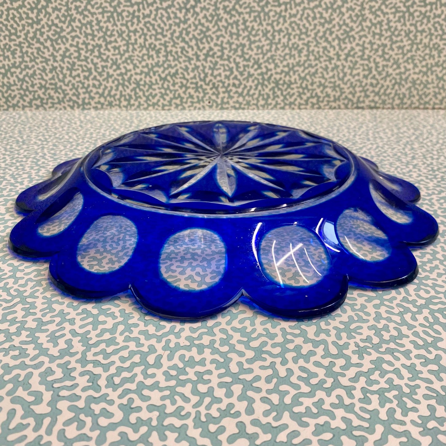 Cobalt Bohemian Glass Centre Plate with Scalloped Edge G140