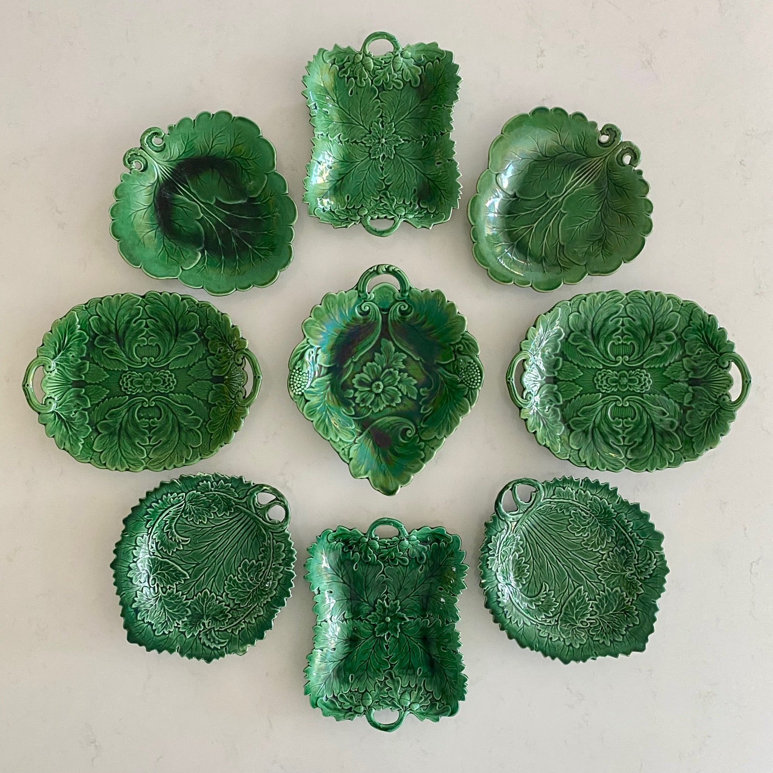 ANTIQUE GREEN LEAF DISPLAY