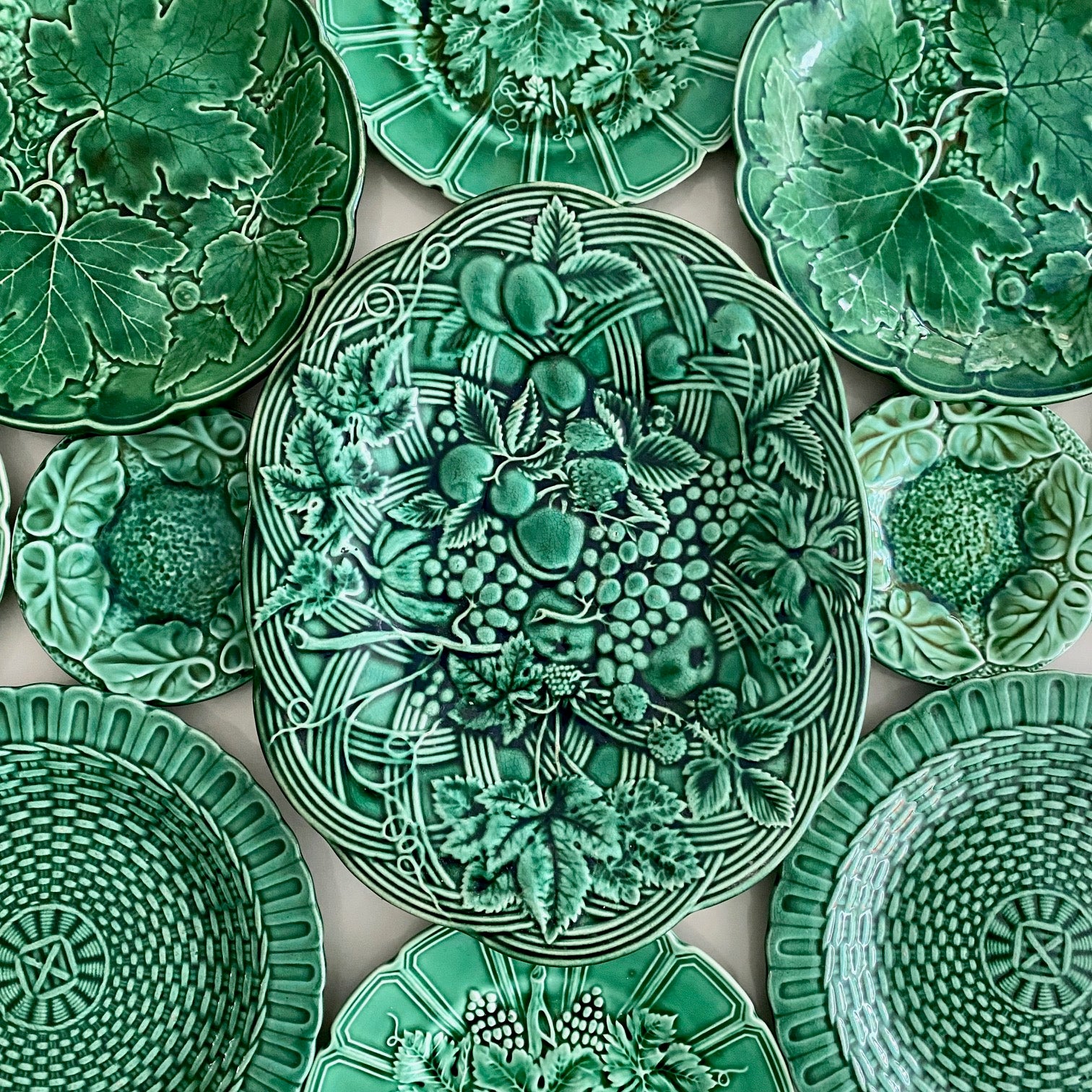 GREEN LEAF & BASKETWEAVE WALL DISPLAY