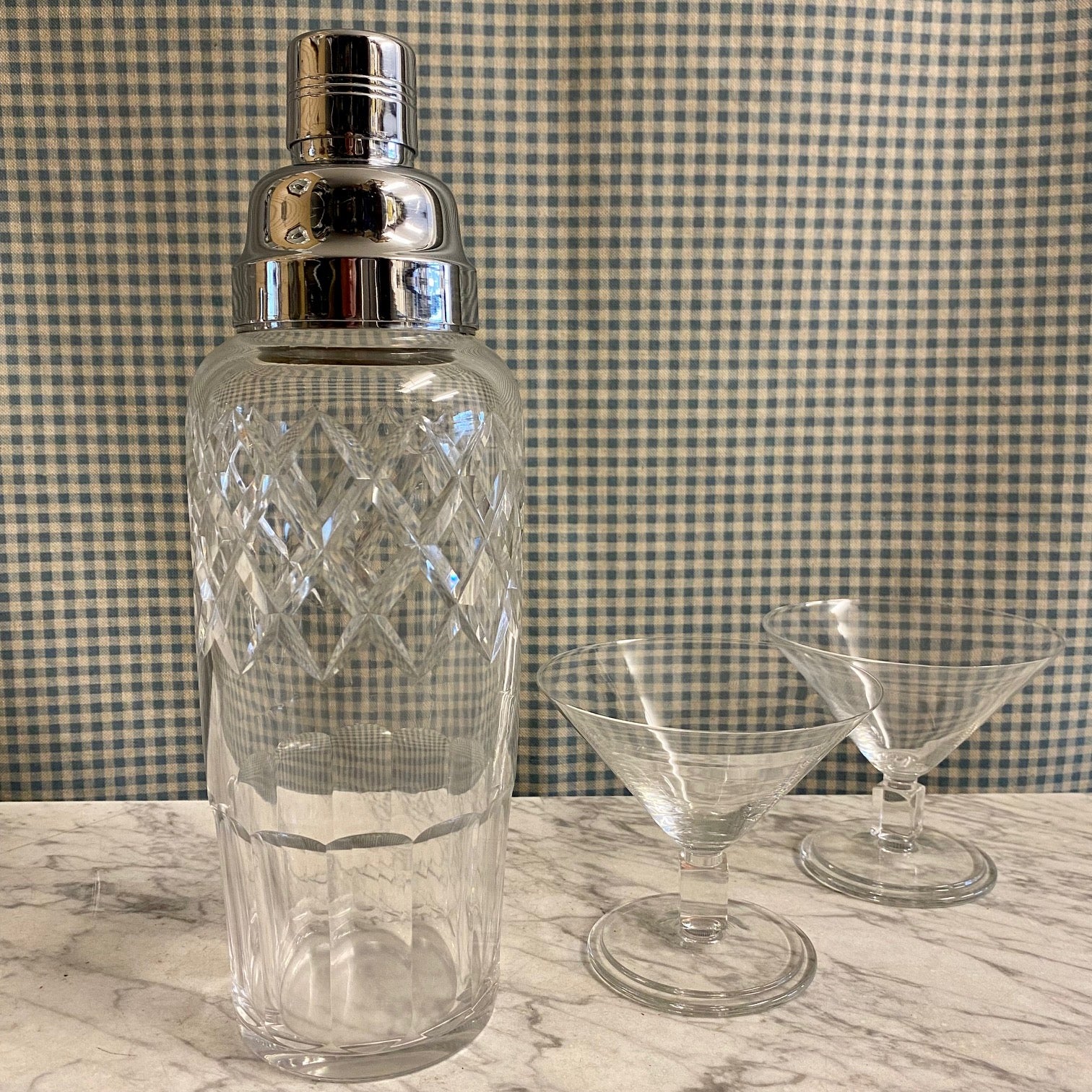 Z11 VINTAGE EXTRA LARGE CUT GLASS & CHROME COCKTAIL SHAKER