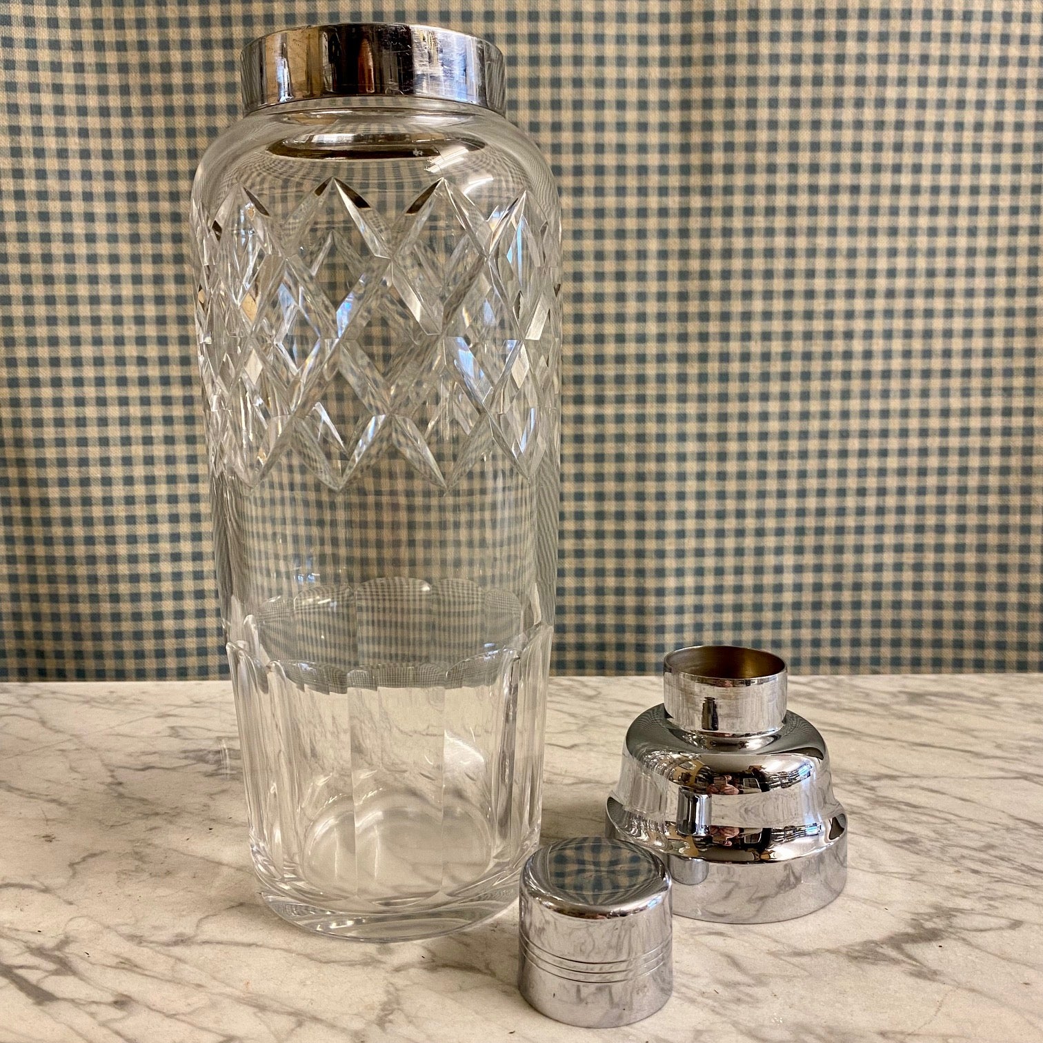 Z11 VINTAGE EXTRA LARGE CUT GLASS & CHROME COCKTAIL SHAKER