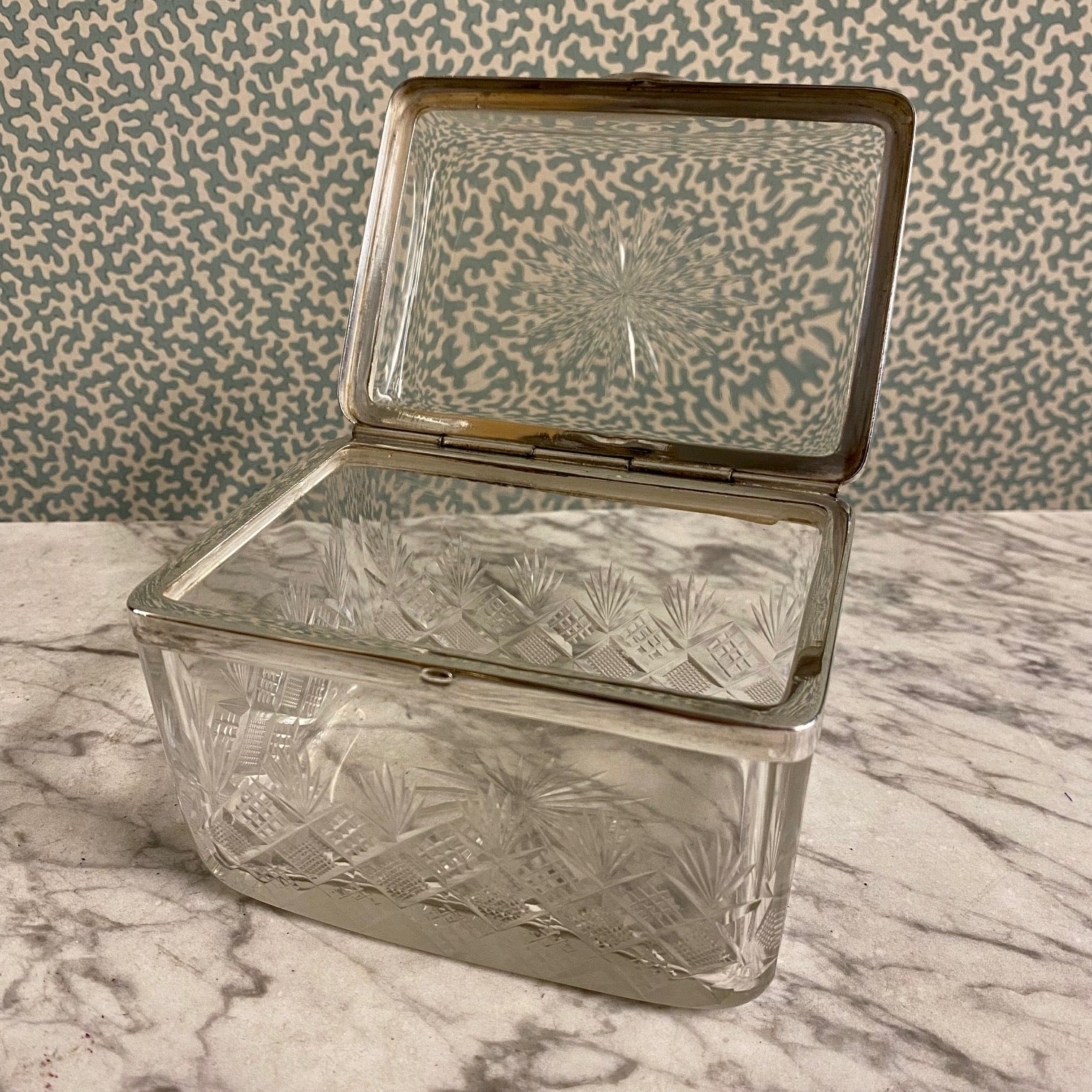 S85 ANTIQUE FRENCH CUT CRYSTAL & SILVER PLATED BOX