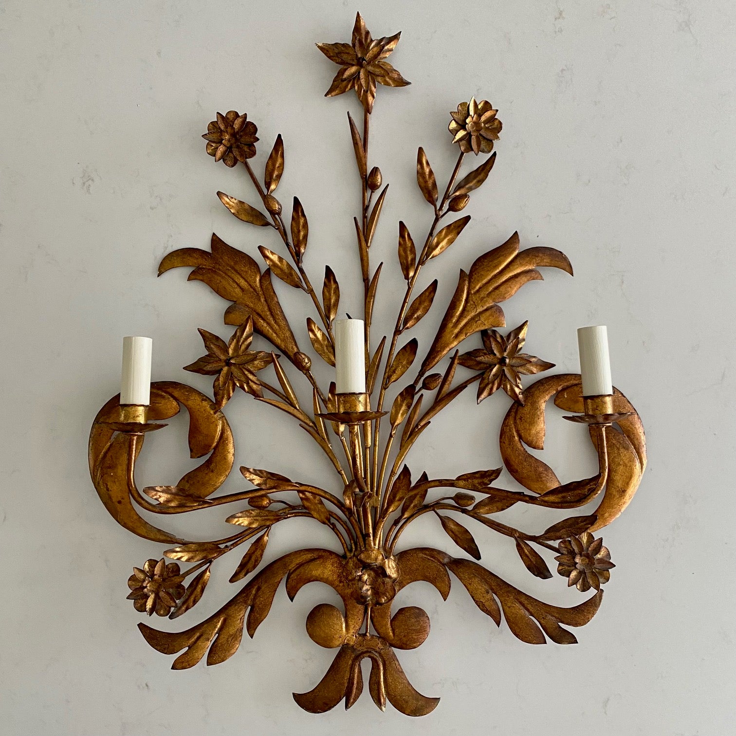 STUNNING SINGLE LARGE FRENCH GILT WALL LIGHT