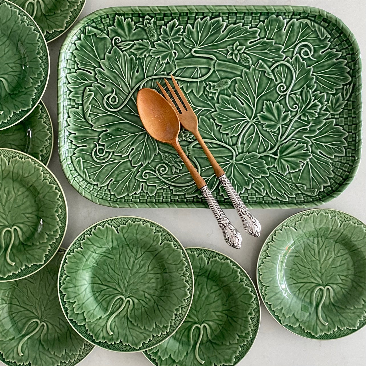 X34 VINTAGE BORDALLO PINHEIRO LARGE GREEN LEAF SERVING PLATTER