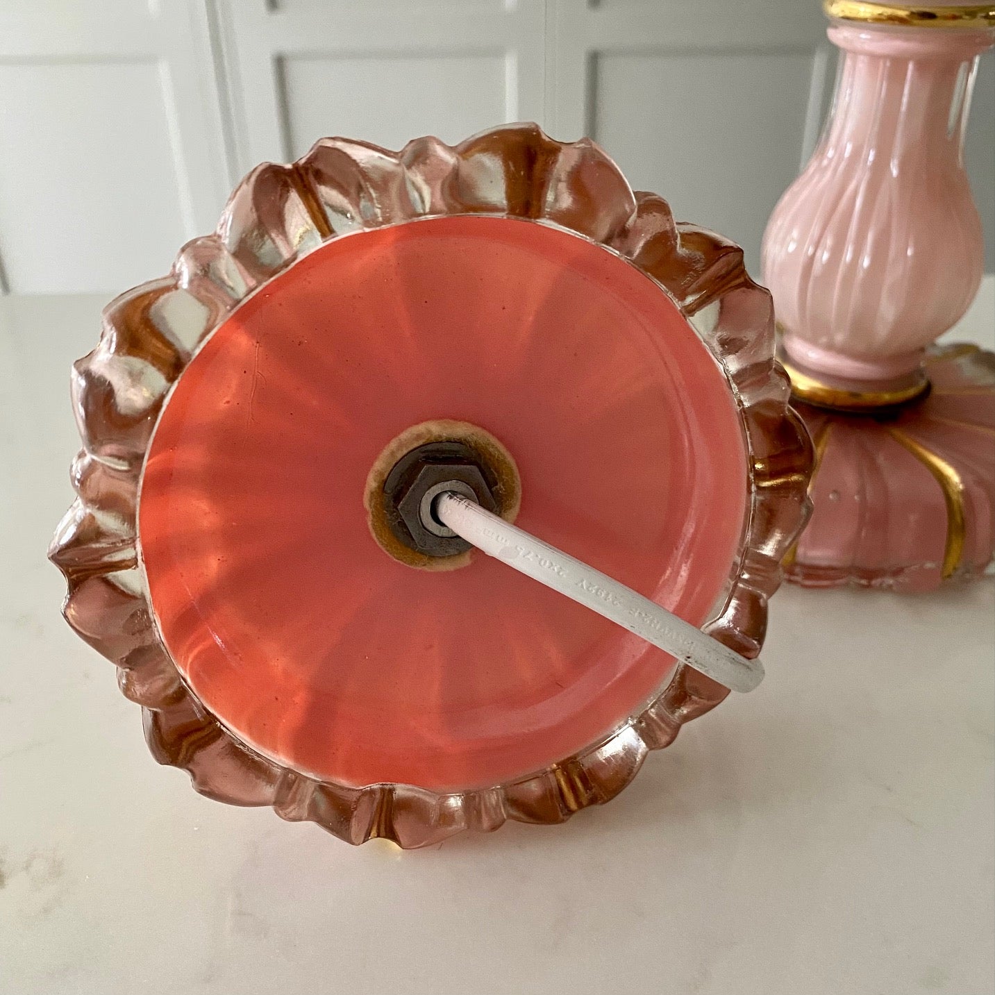 Y30 PAIR VINTAGE MID CENTURY PINK & GOLD GLASS SMALL LAMPS