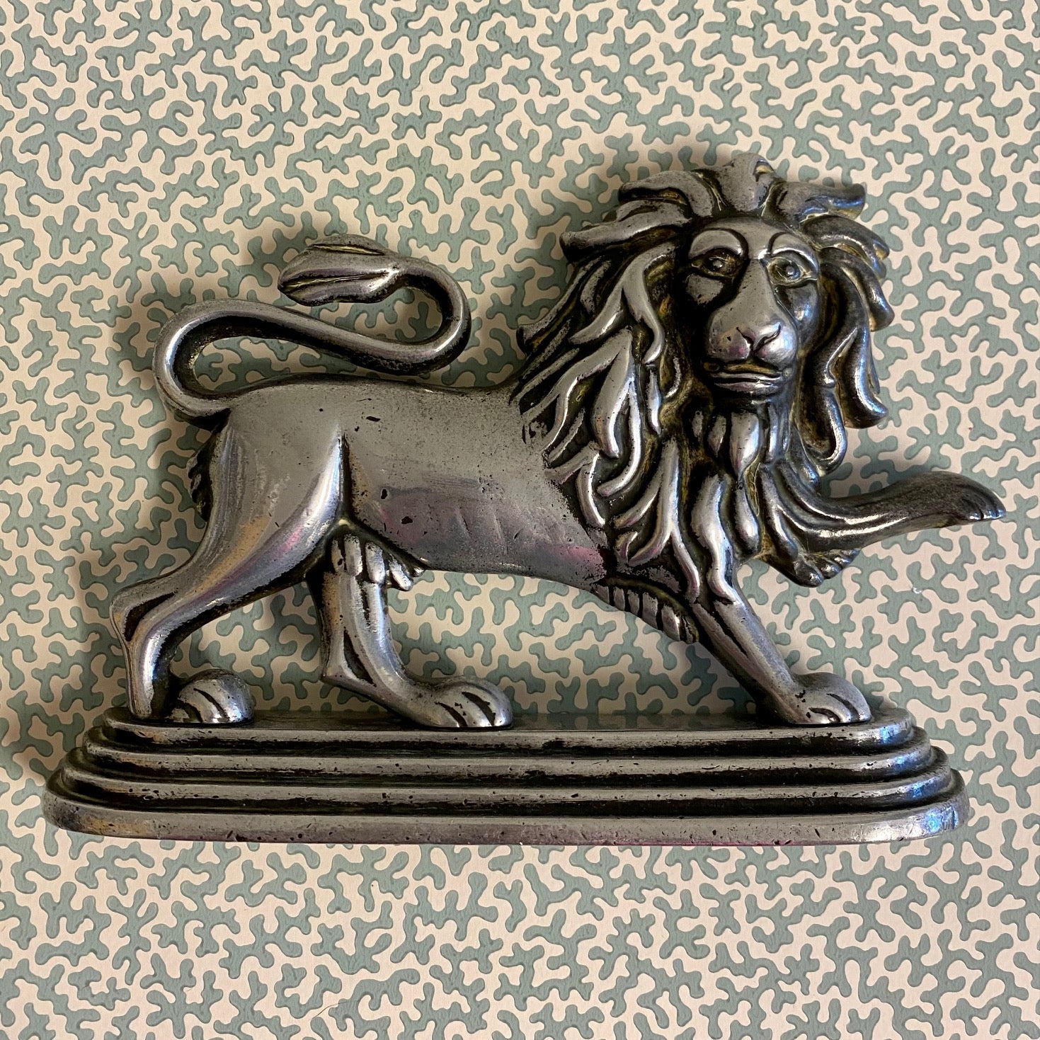 U70 PAIR RARE ANTIQUE GERMAN C.1850 ‘PAKTONG’ MANTLE LIONS