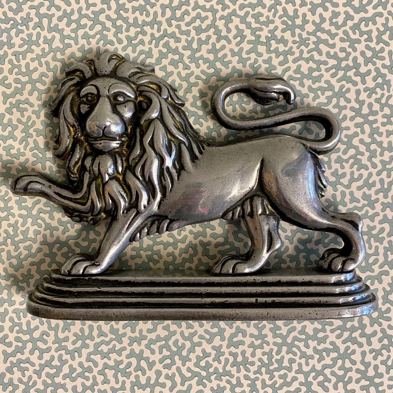 U70 PAIR RARE ANTIQUE GERMAN C.1850 ‘PAKTONG’ MANTLE LIONS