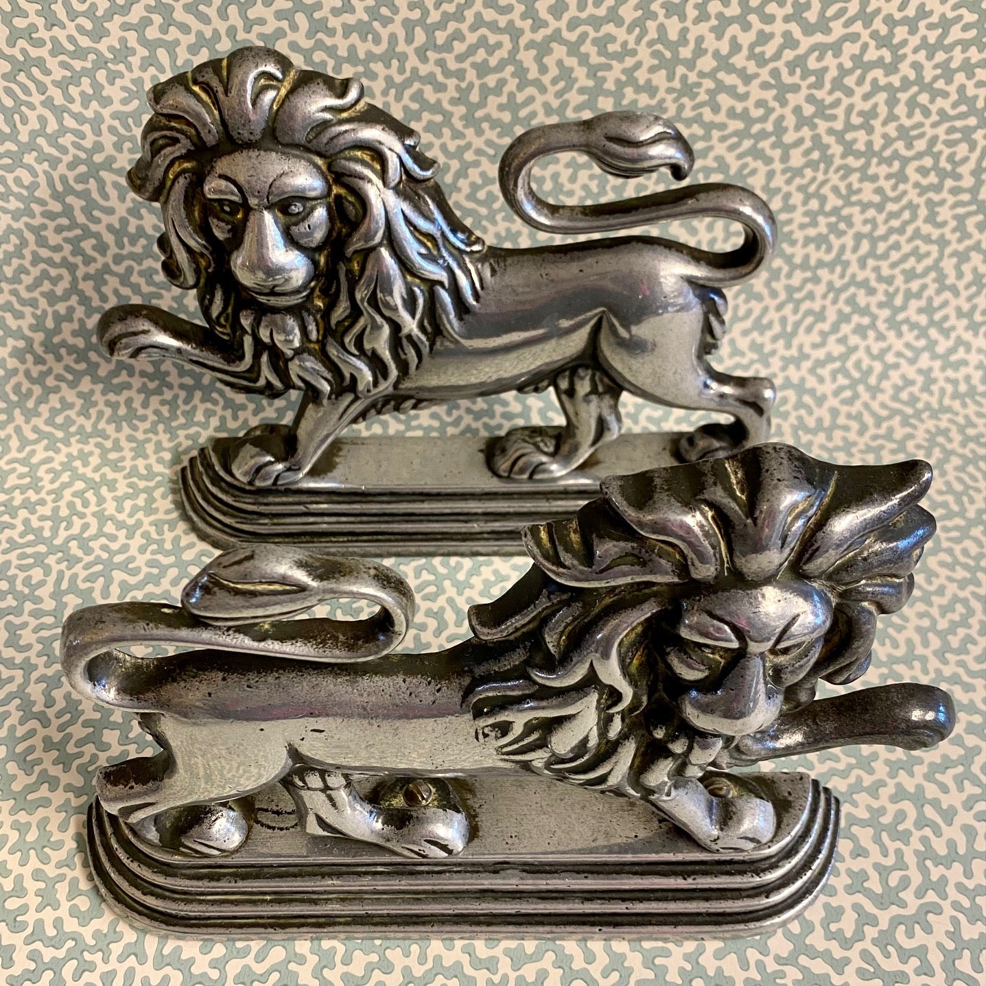 U70 PAIR RARE ANTIQUE GERMAN C.1850 ‘PAKTONG’ MANTLE LIONS