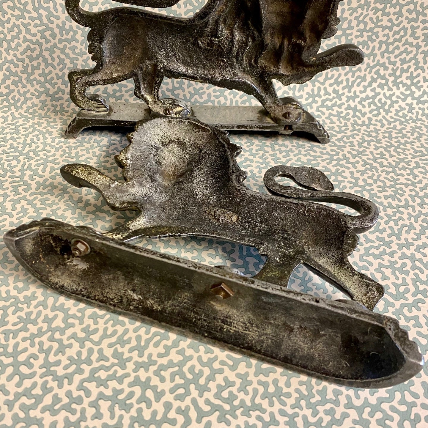 U70 PAIR RARE ANTIQUE GERMAN C.1850 ‘PAKTONG’ MANTLE LIONS