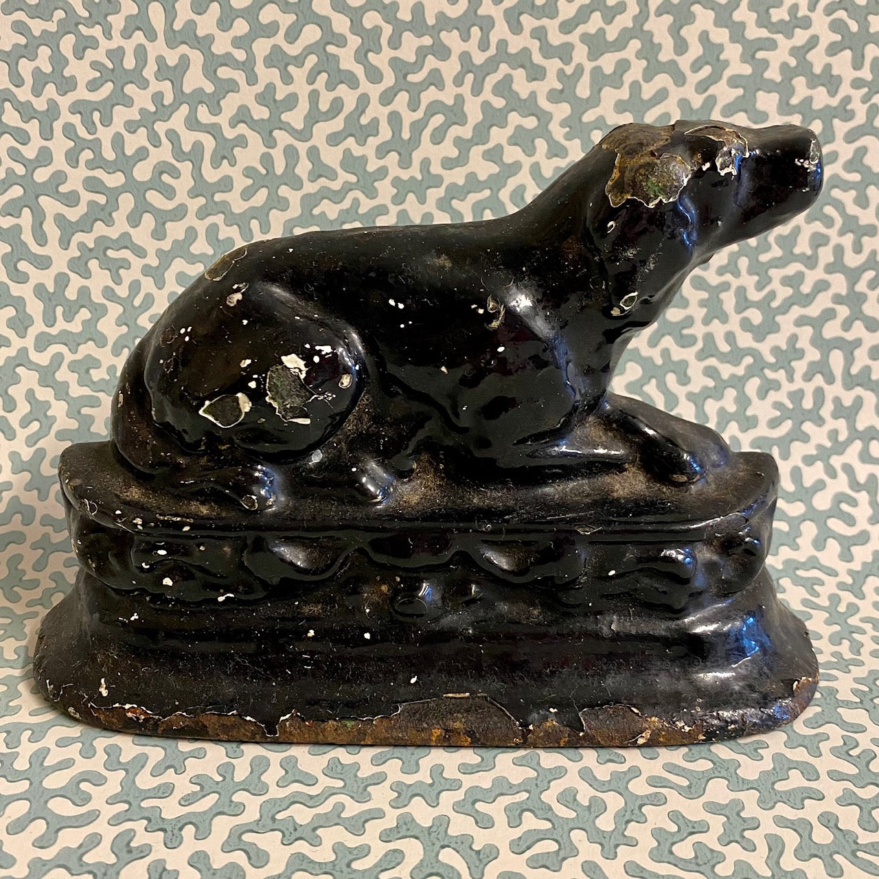 L90 ANTIQUE CAST IRON BLACK PAINTED SINGLE MANTLE DOG