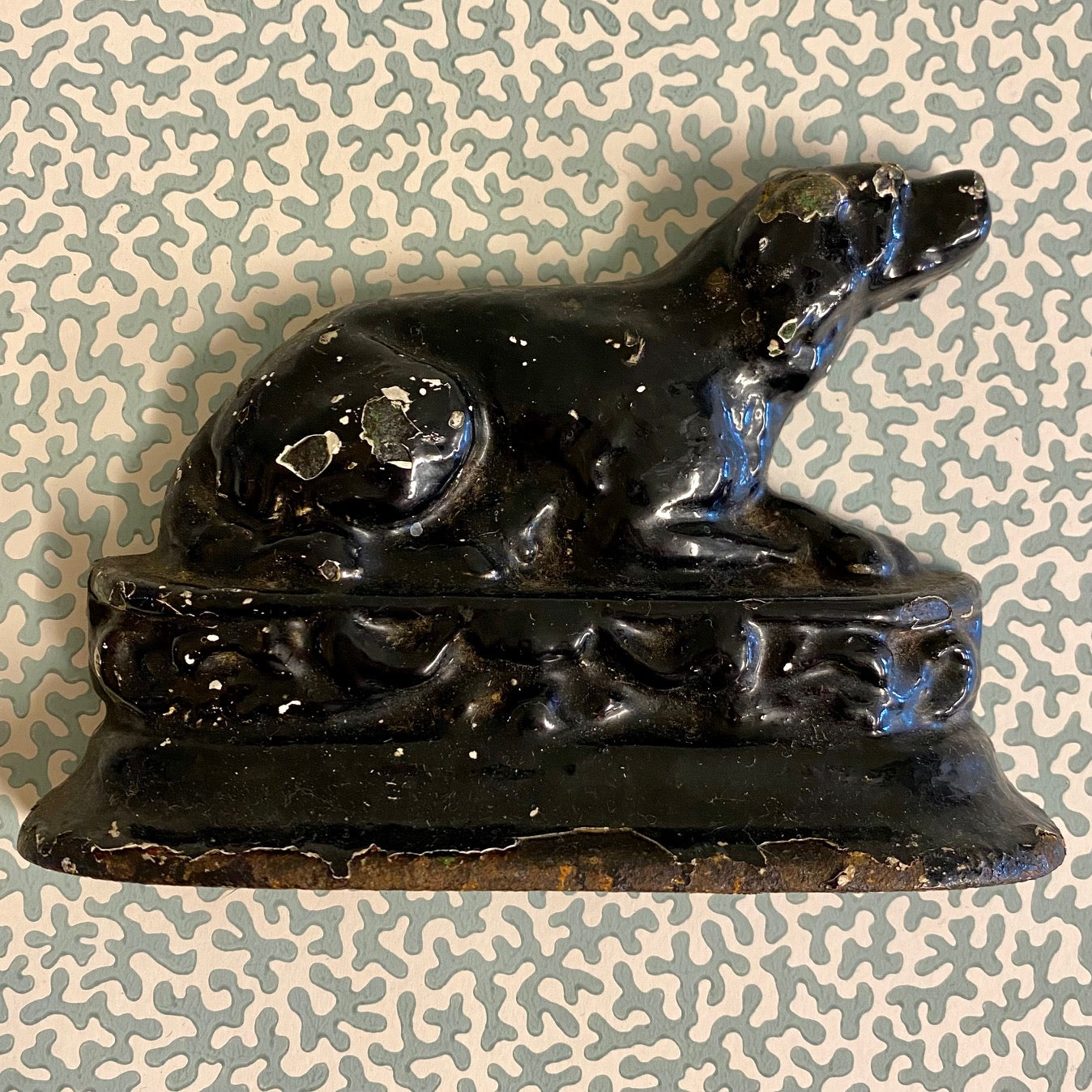 L90 ANTIQUE CAST IRON BLACK PAINTED SINGLE MANTLE DOG