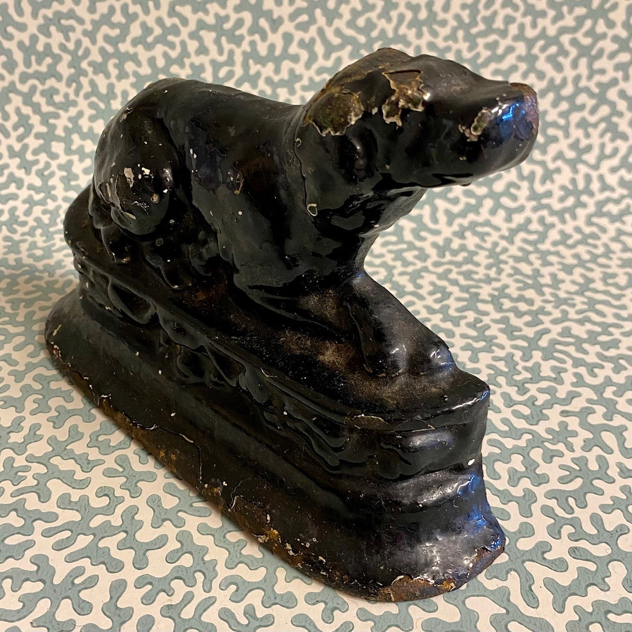 L90 ANTIQUE CAST IRON BLACK PAINTED SINGLE MANTLE DOG
