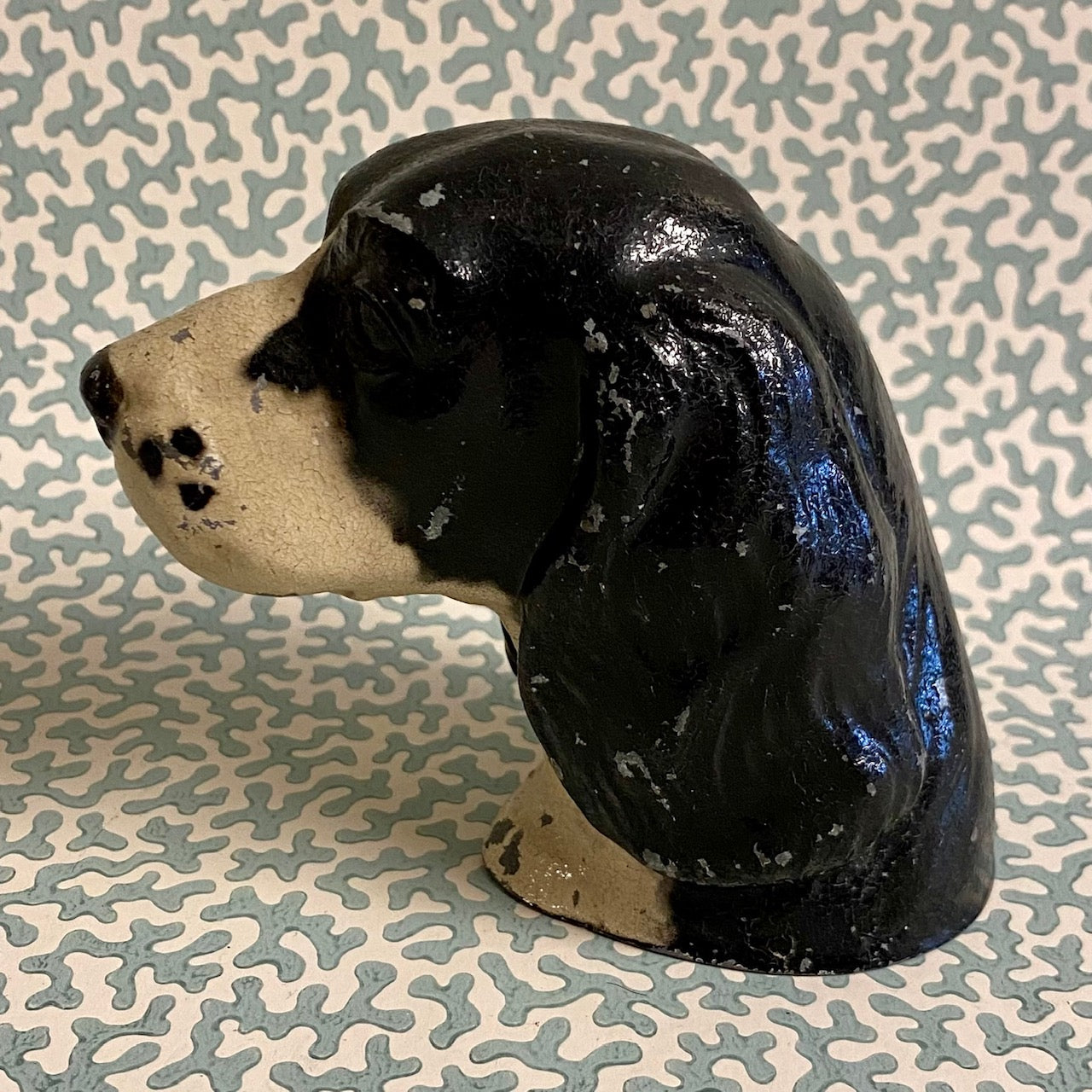 W50 VINTAGE HAND PAINTED METAL SPANIEL DOG BOTTLE OPENER