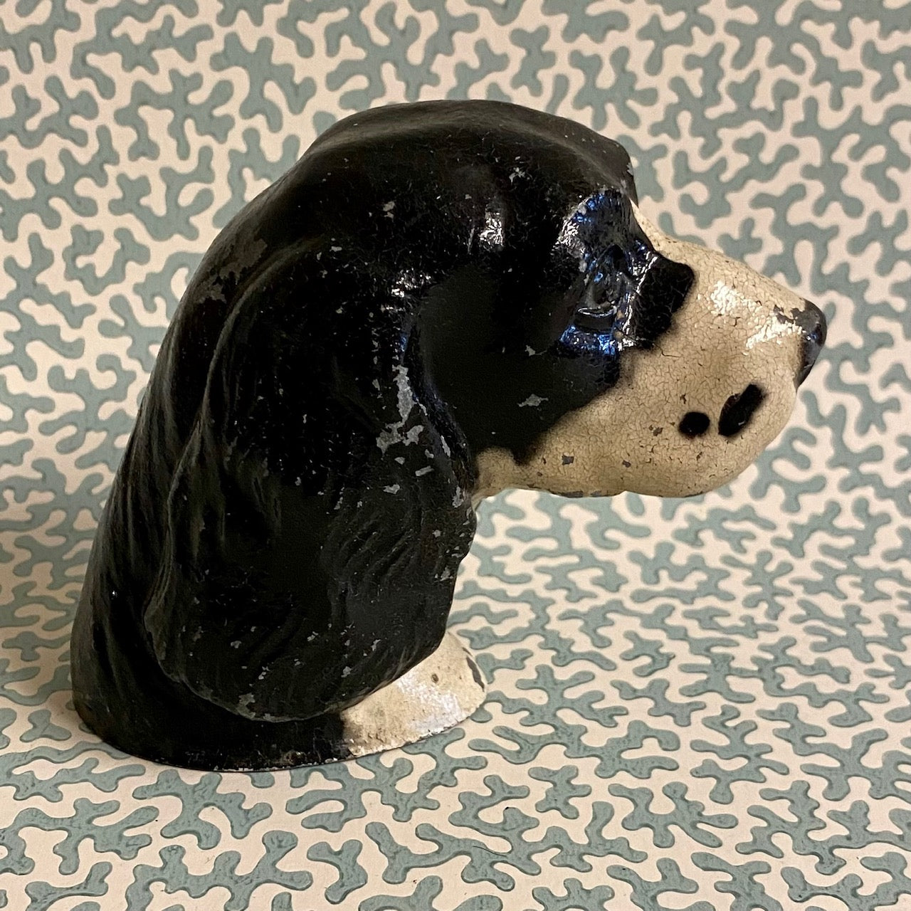 W50 VINTAGE HAND PAINTED METAL SPANIEL DOG BOTTLE OPENER