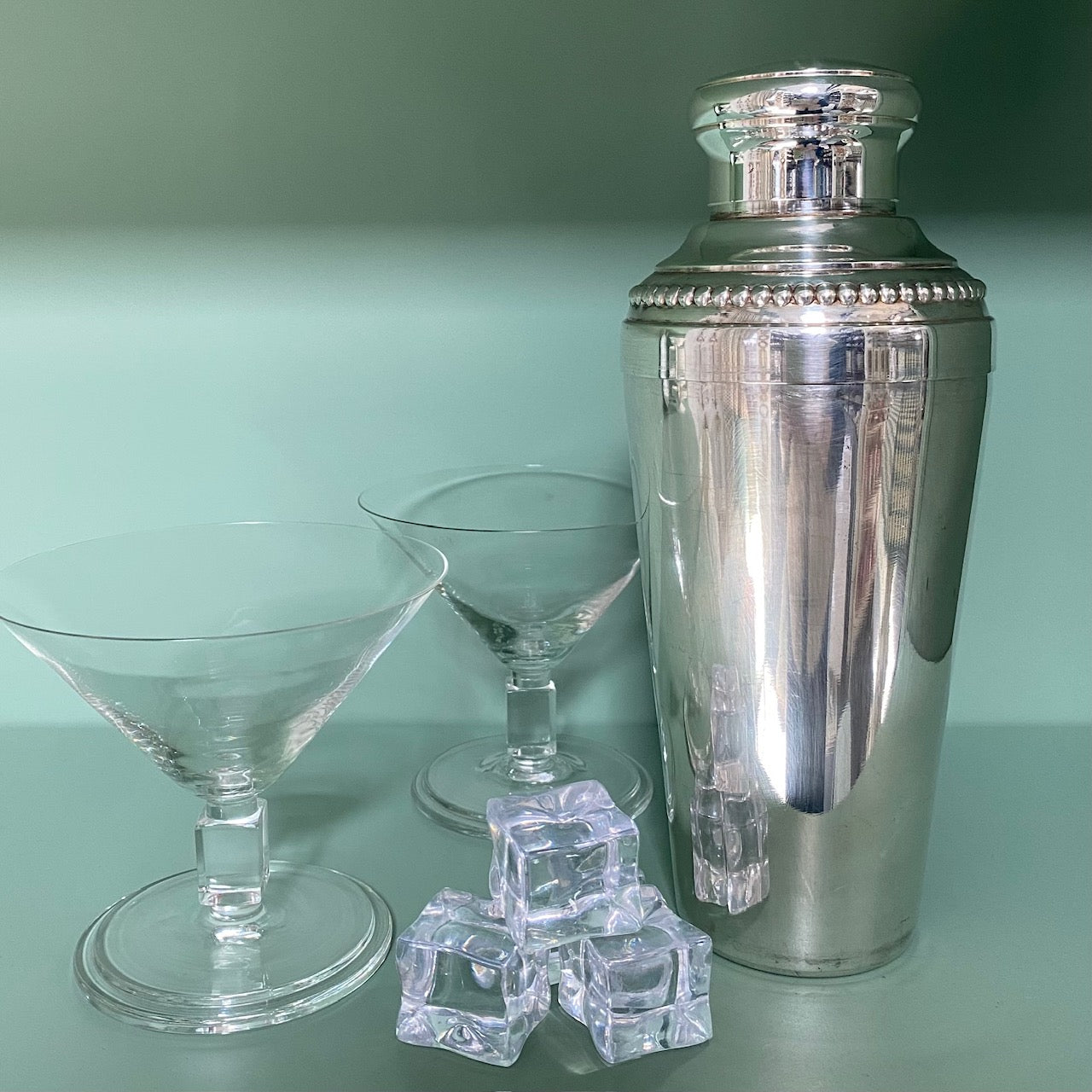 Elegant Silver Plated Cocktail Shaker H107