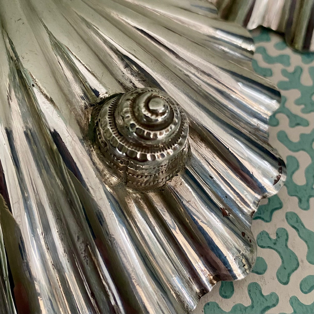 Pair Silver Plated Scallop Shell Dishes with Bow Top Q58