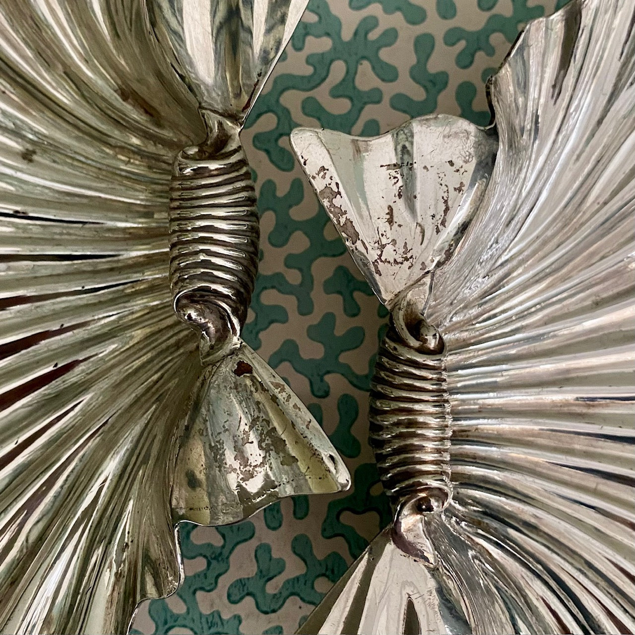 Pair Silver Plated Scallop Shell Dishes with Bow Top Q58
