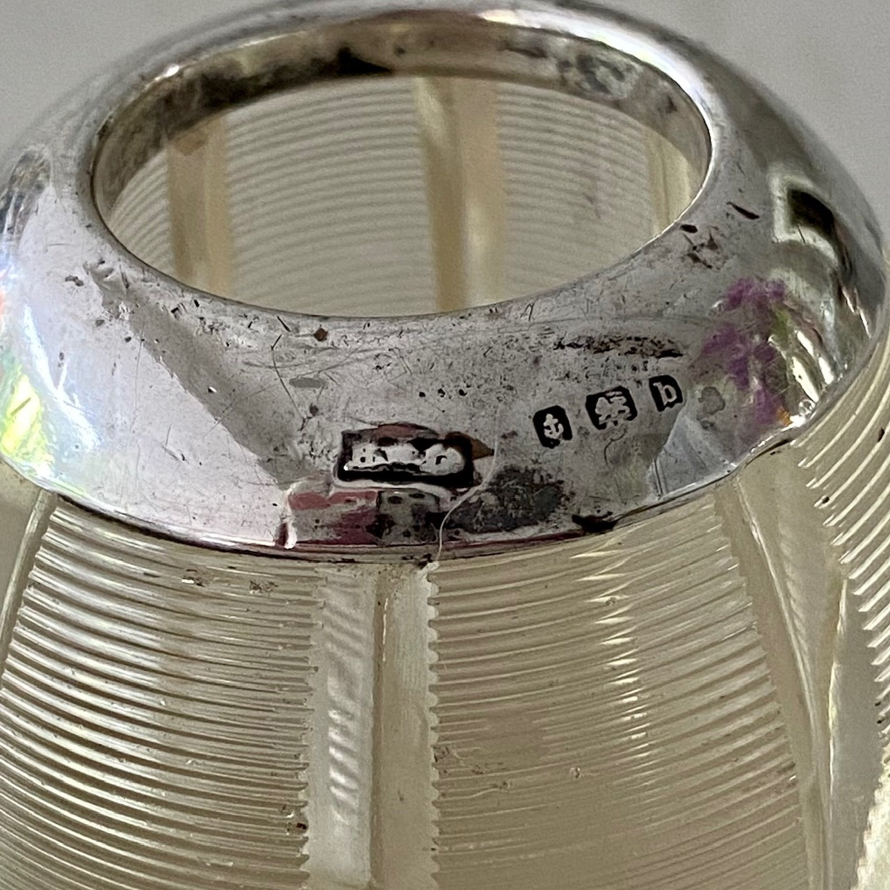 V18 SMALL STRIPED MATCHSTRIKER