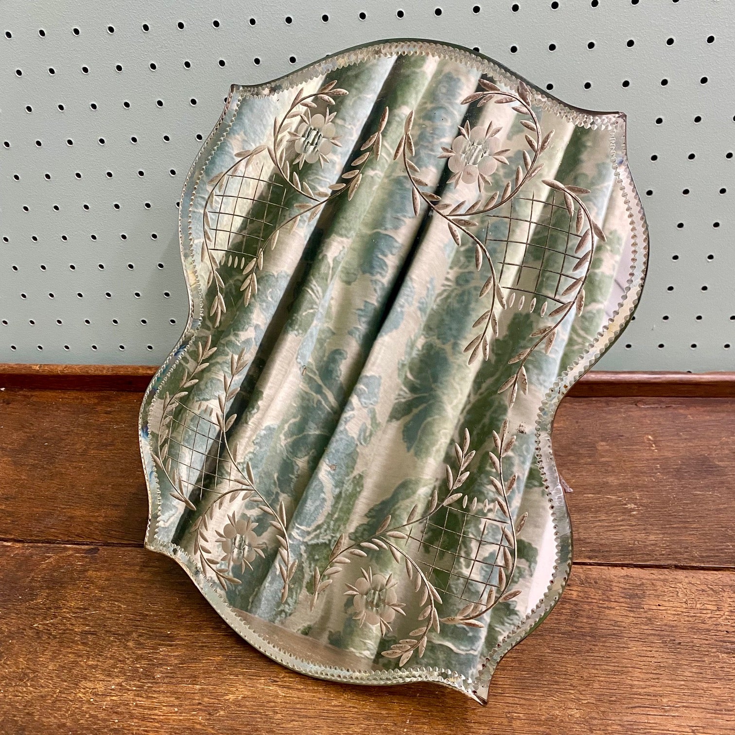 Pretty Etched Dressing Table Mirror R31