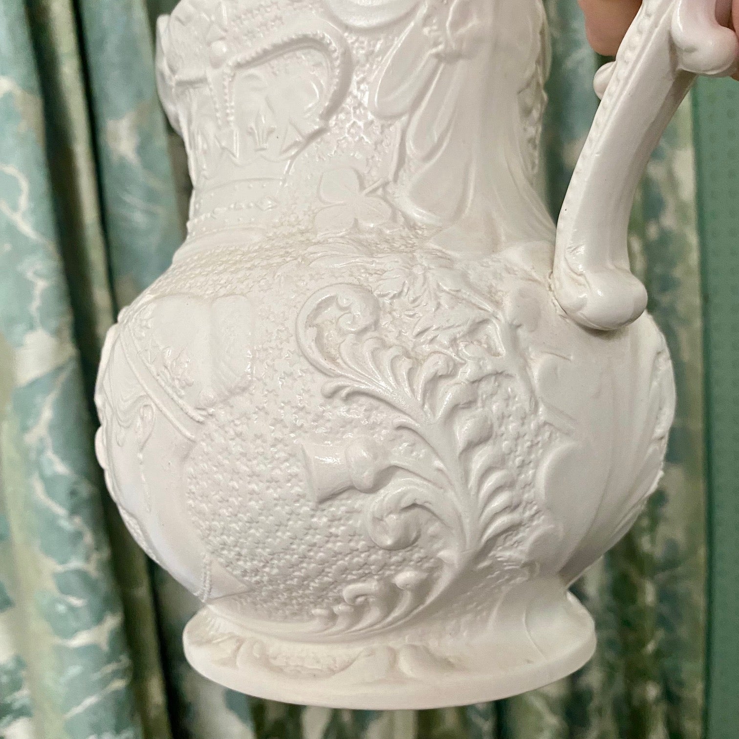 A superb Commemorative Queen Victoria Jug A159