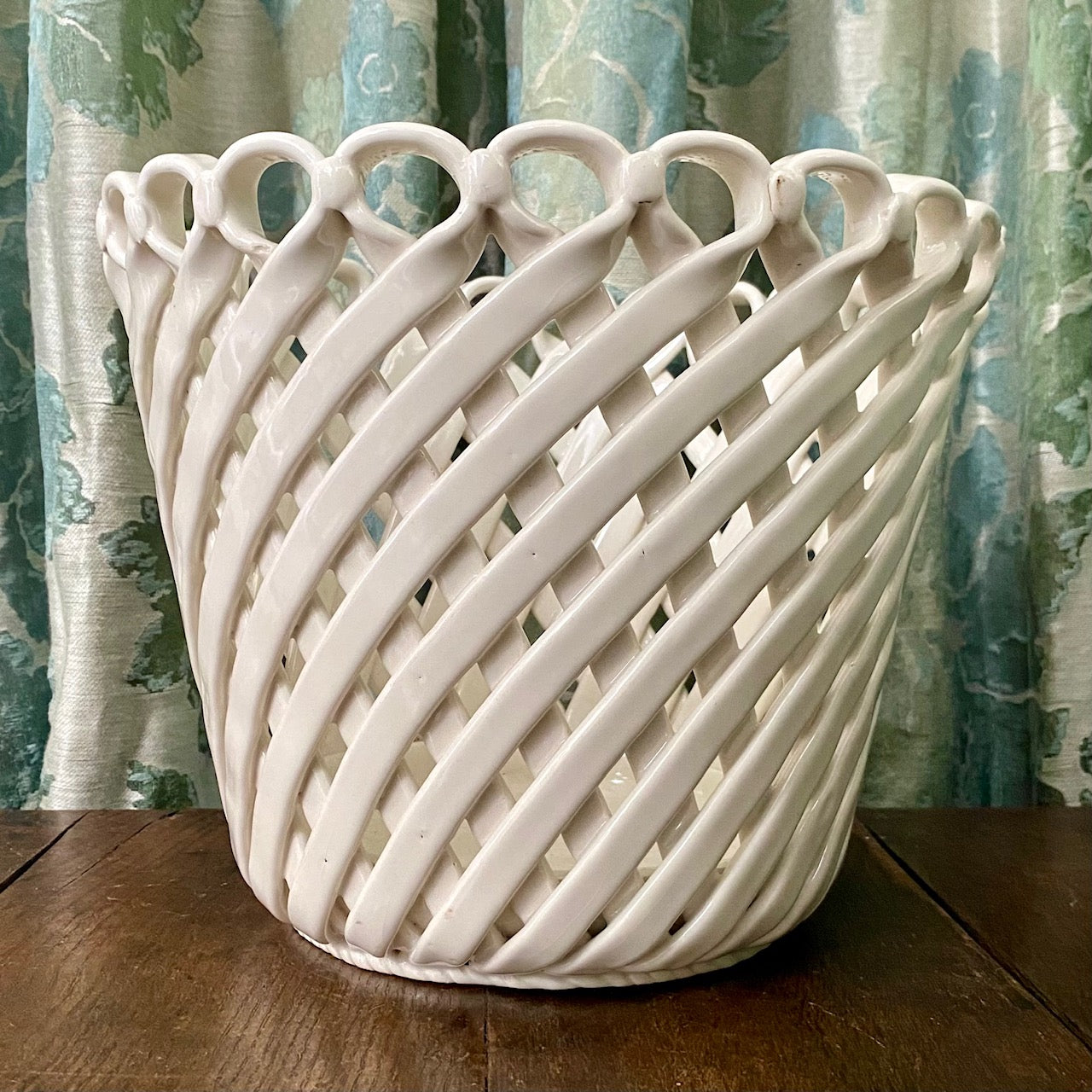 Large White Lattice Planter A129