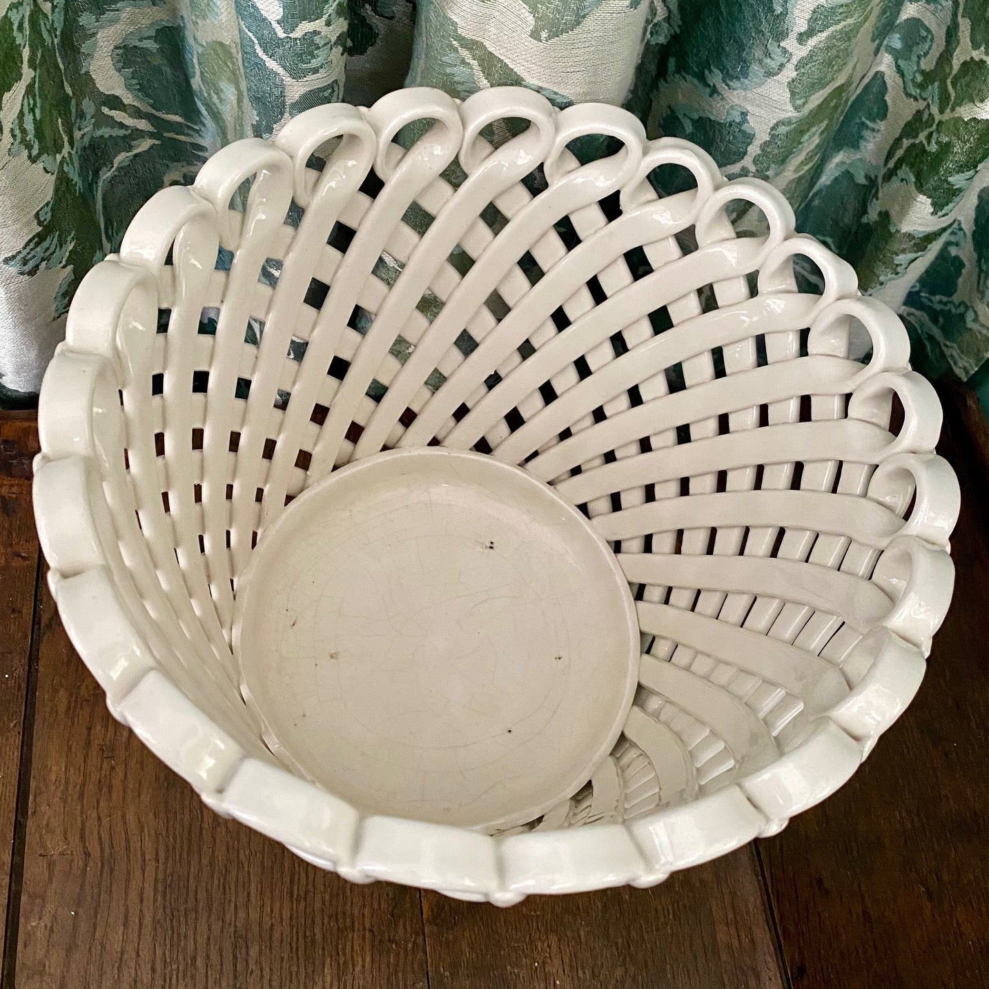Large White Lattice Planter A129