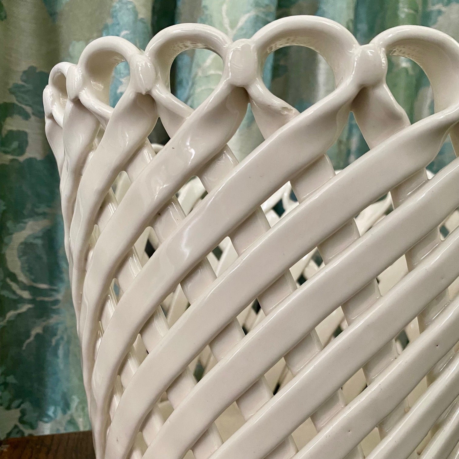 Large White Lattice Planter A129