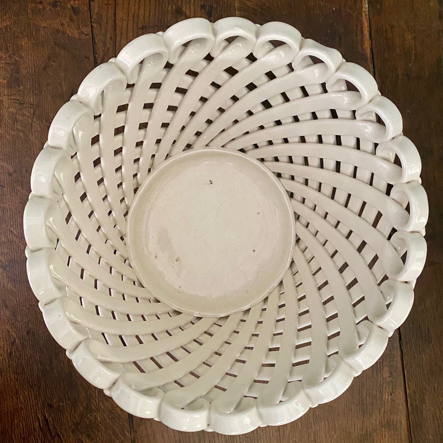 Large White Lattice Planter A129