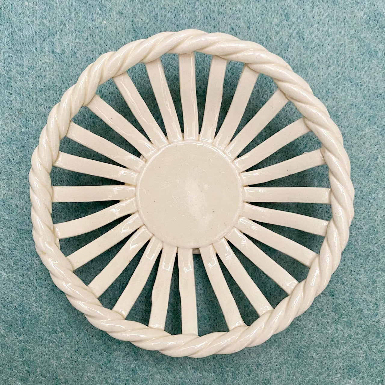 Small Lattice Creamware Display E31