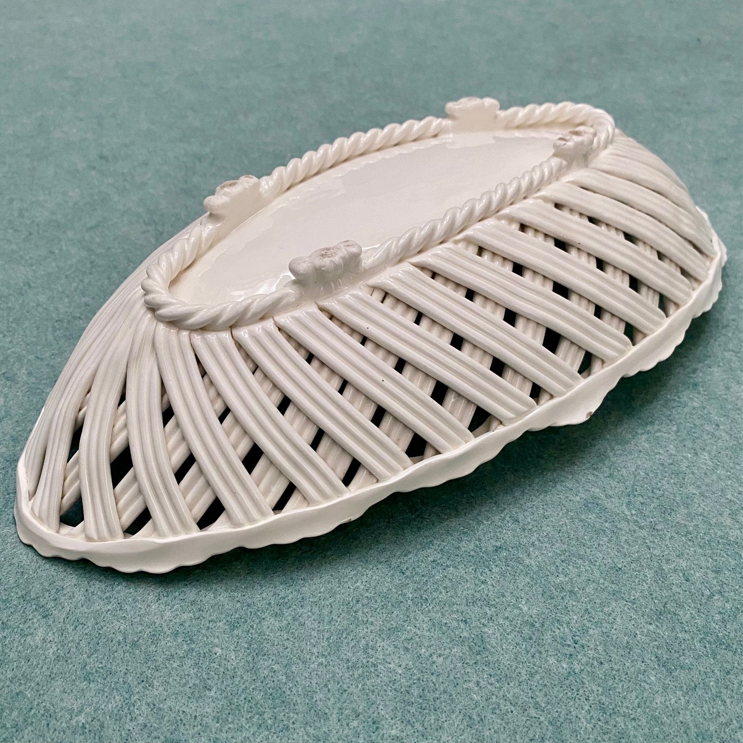 Small Lattice Creamware Display E31