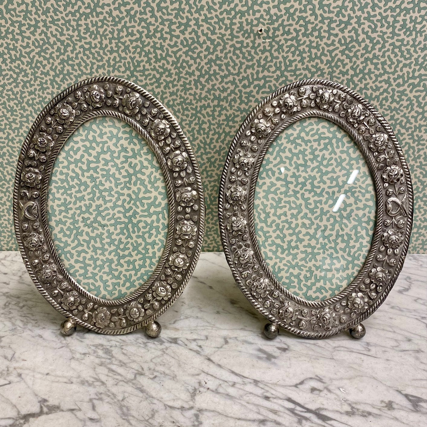Pair Oval Pretty Medium Size Photo Frames