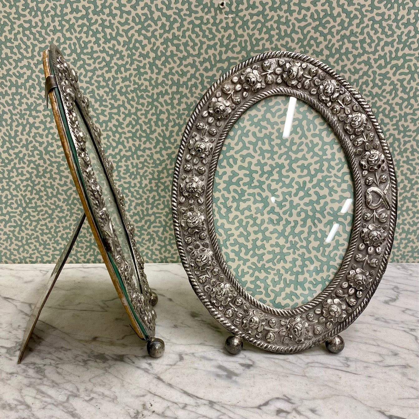 Pair Oval Pretty Medium Size Photo Frames