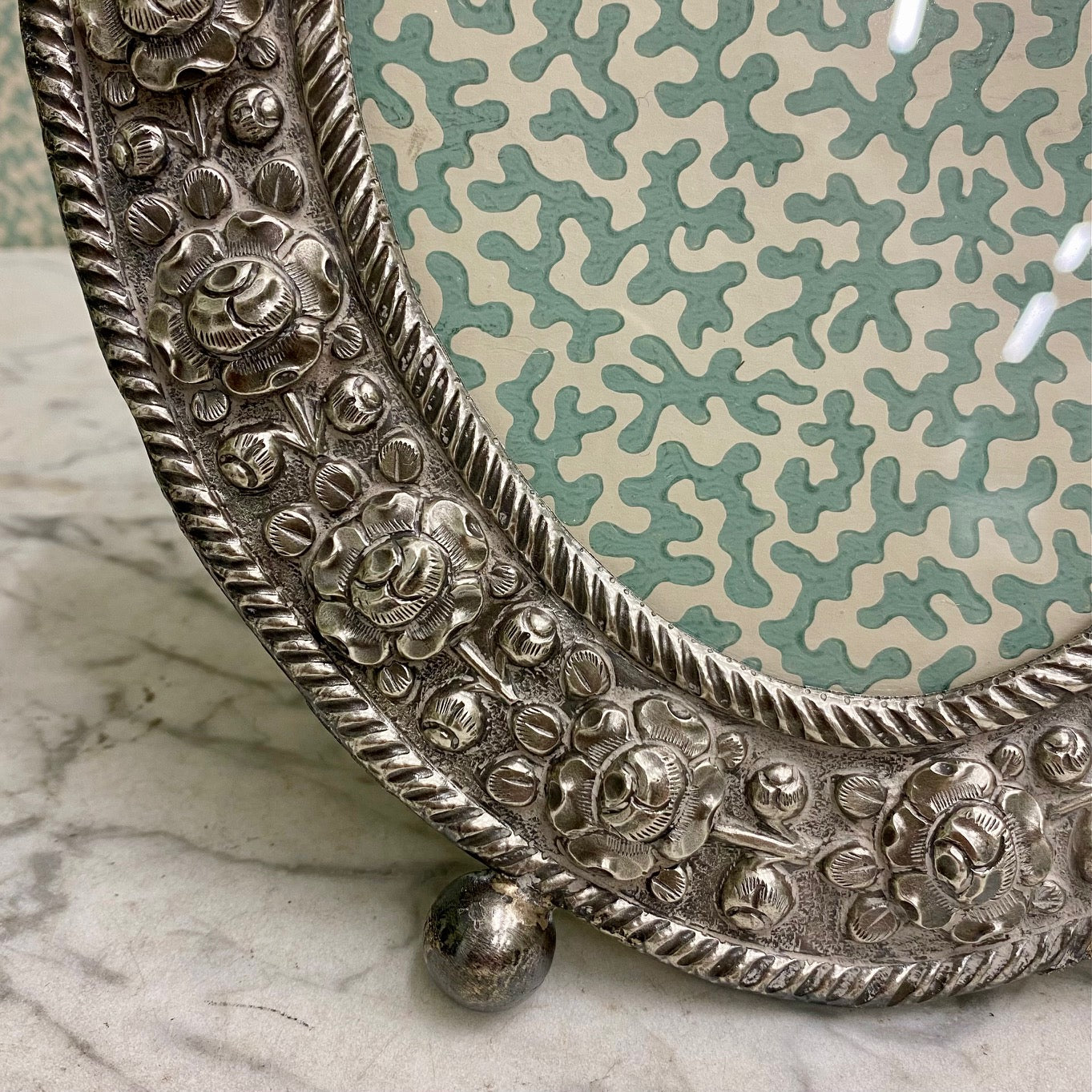 Pair Oval Pretty Medium Size Photo Frames