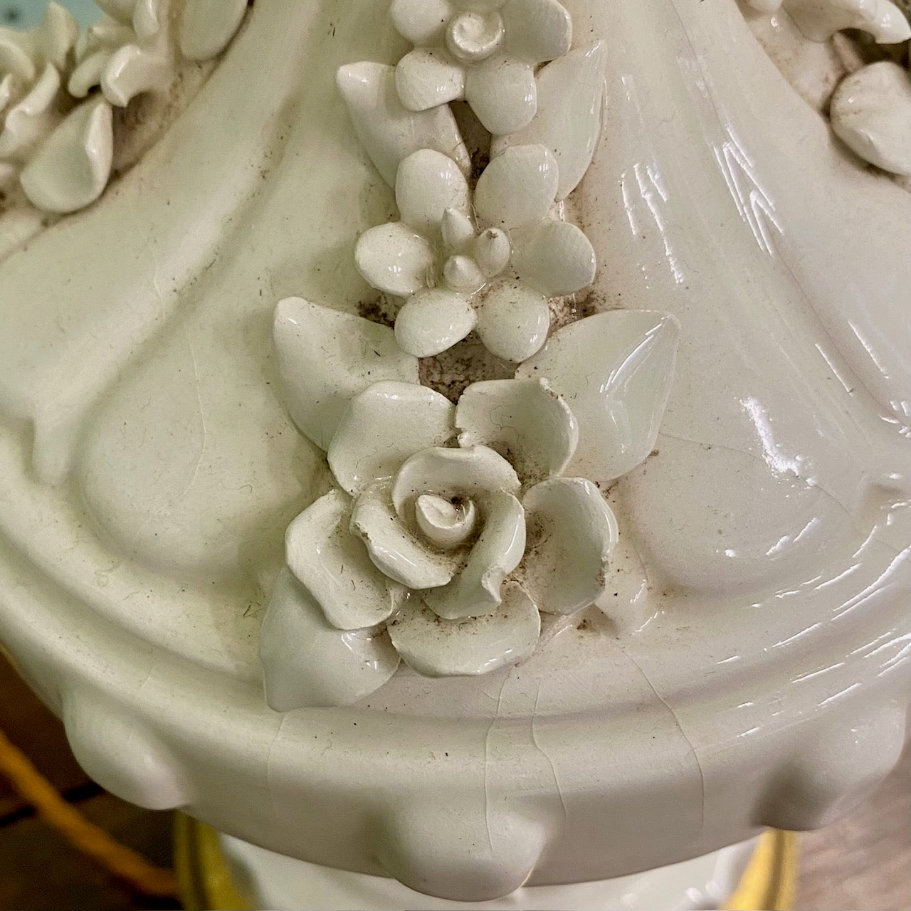 Very Pretty Casa Pupo Table Lamp with Flowers and Fluted Base