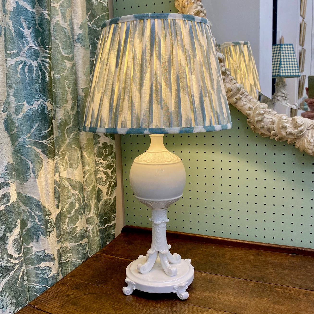 Antique White Ceramic Table Lamp