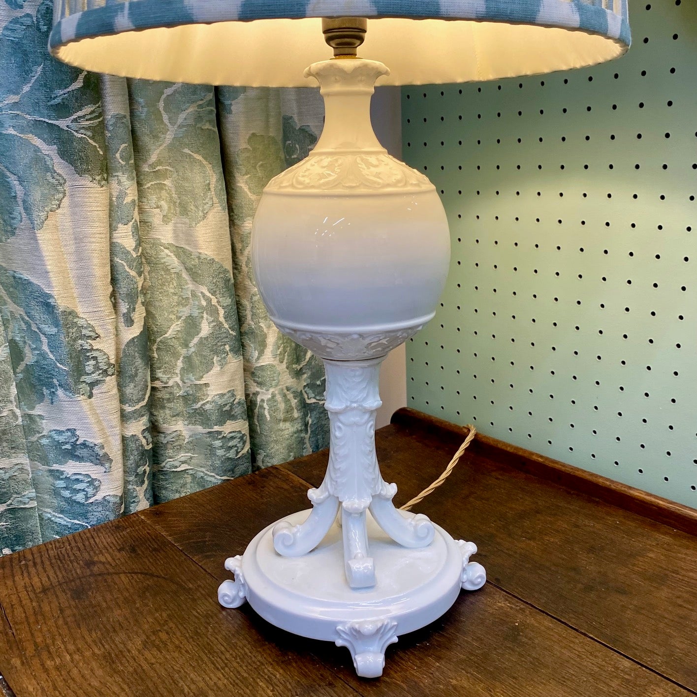 Antique White Ceramic Table Lamp