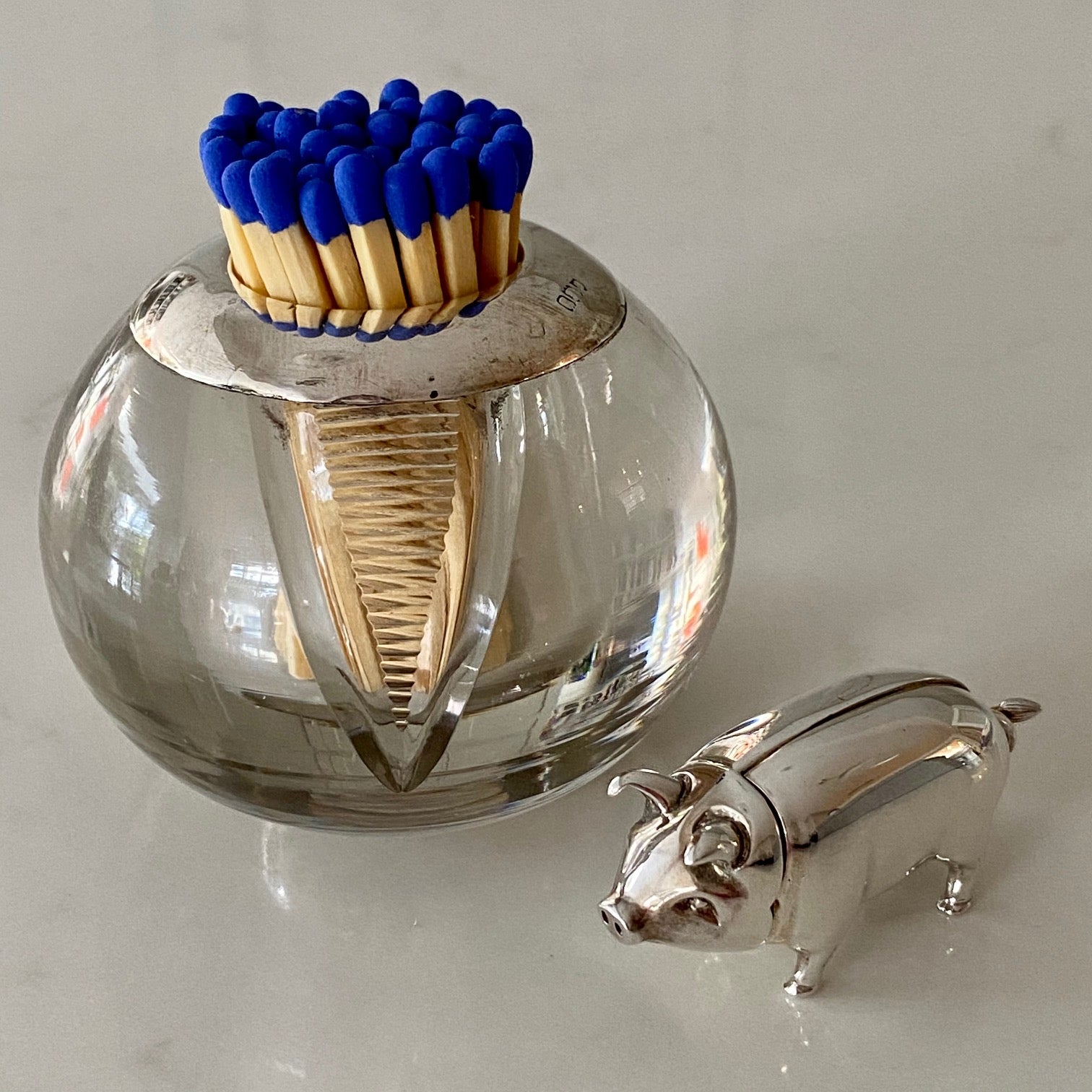 HIGHLY UNUSUAL V DESIGN MATCHSTRIKER