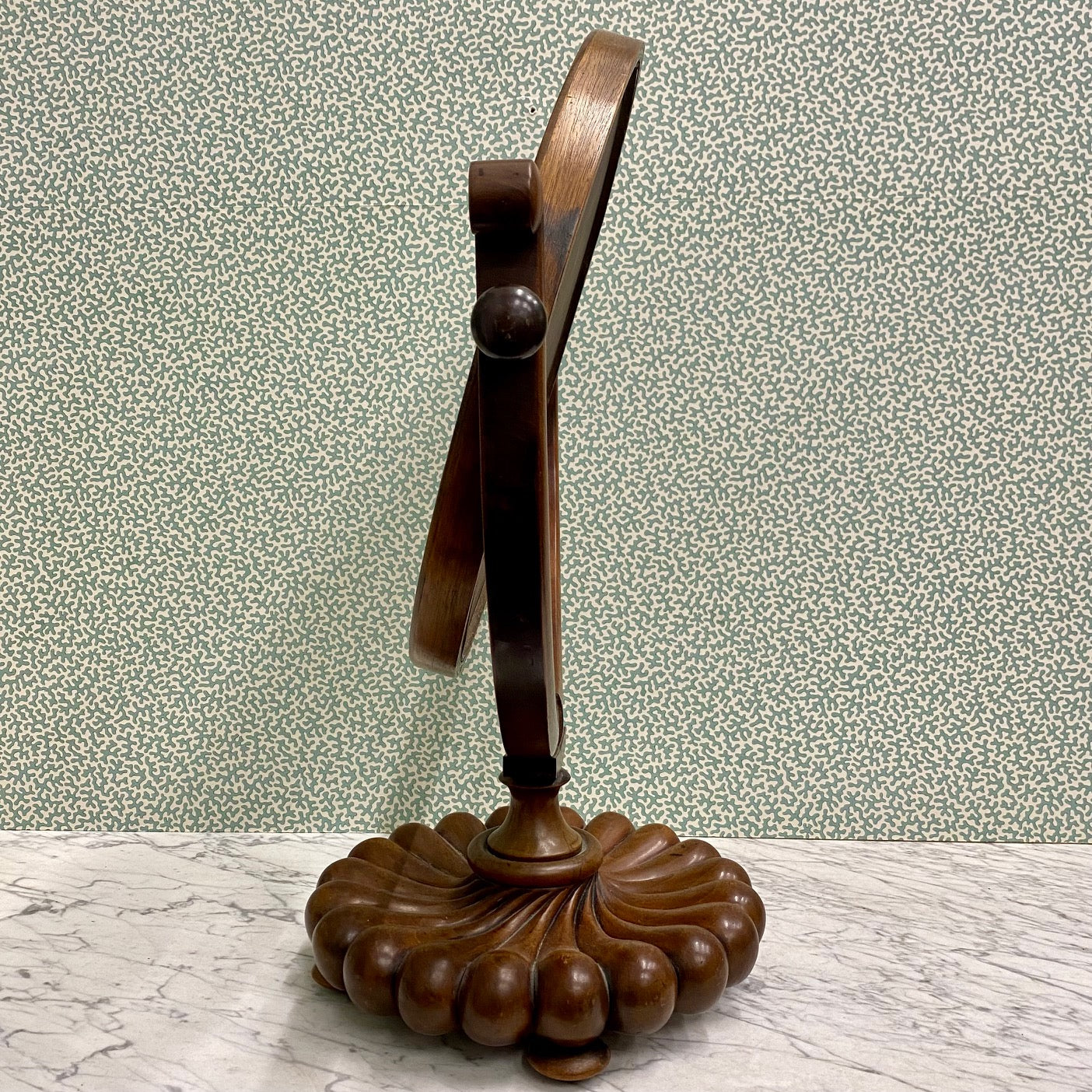 19th Century Mahogany Round Dressing Table Mirror with Gadrooned Base