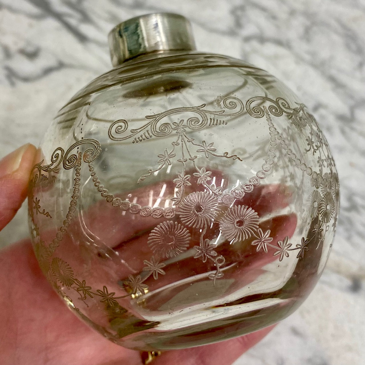 Larger Pretty Etched with Delicate Swags and Flowers Diffuser