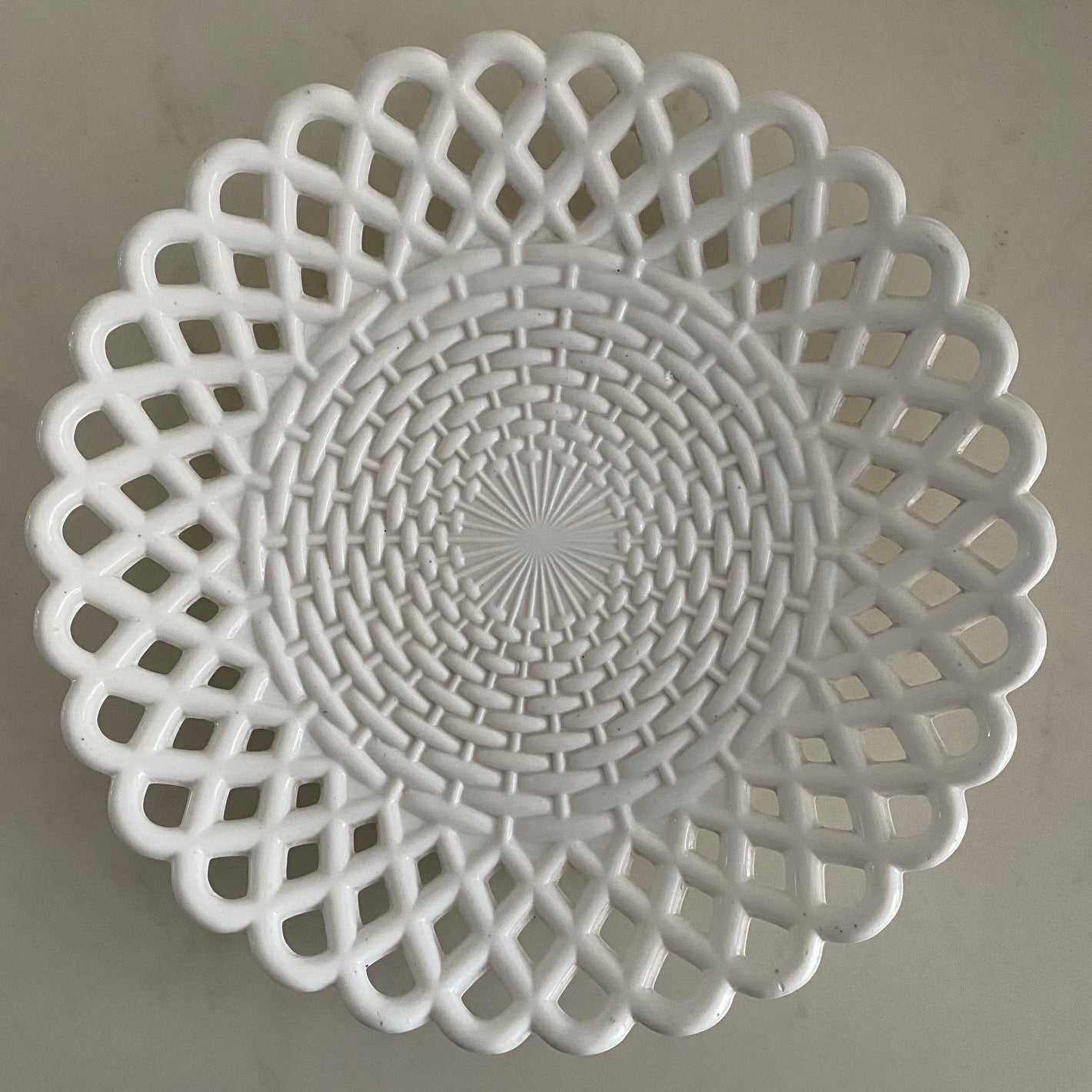 SET 14 ANTIQUE SOWERBY MILK GLASS LATTICE SIDE PLATES V23