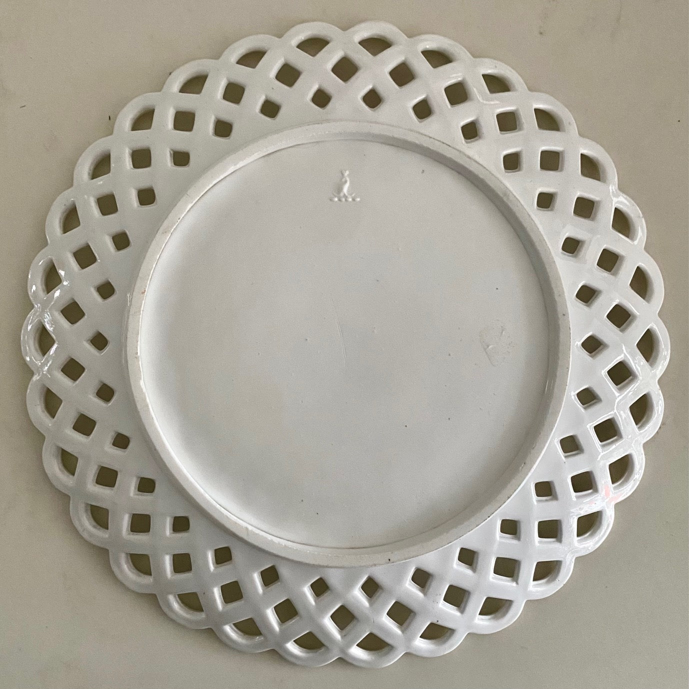 SET 14 ANTIQUE SOWERBY MILK GLASS LATTICE SIDE PLATES V23