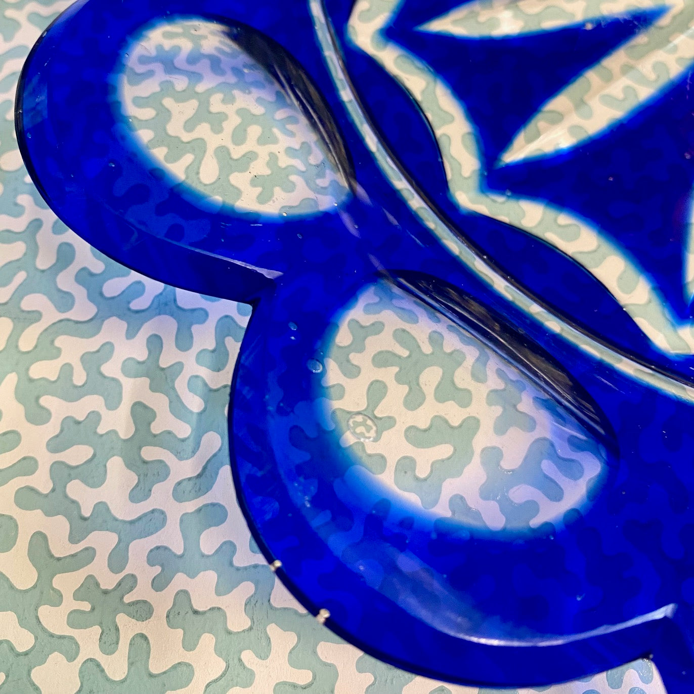 Cobalt Bohemian Glass Centre Plate with Scalloped Edge  G140