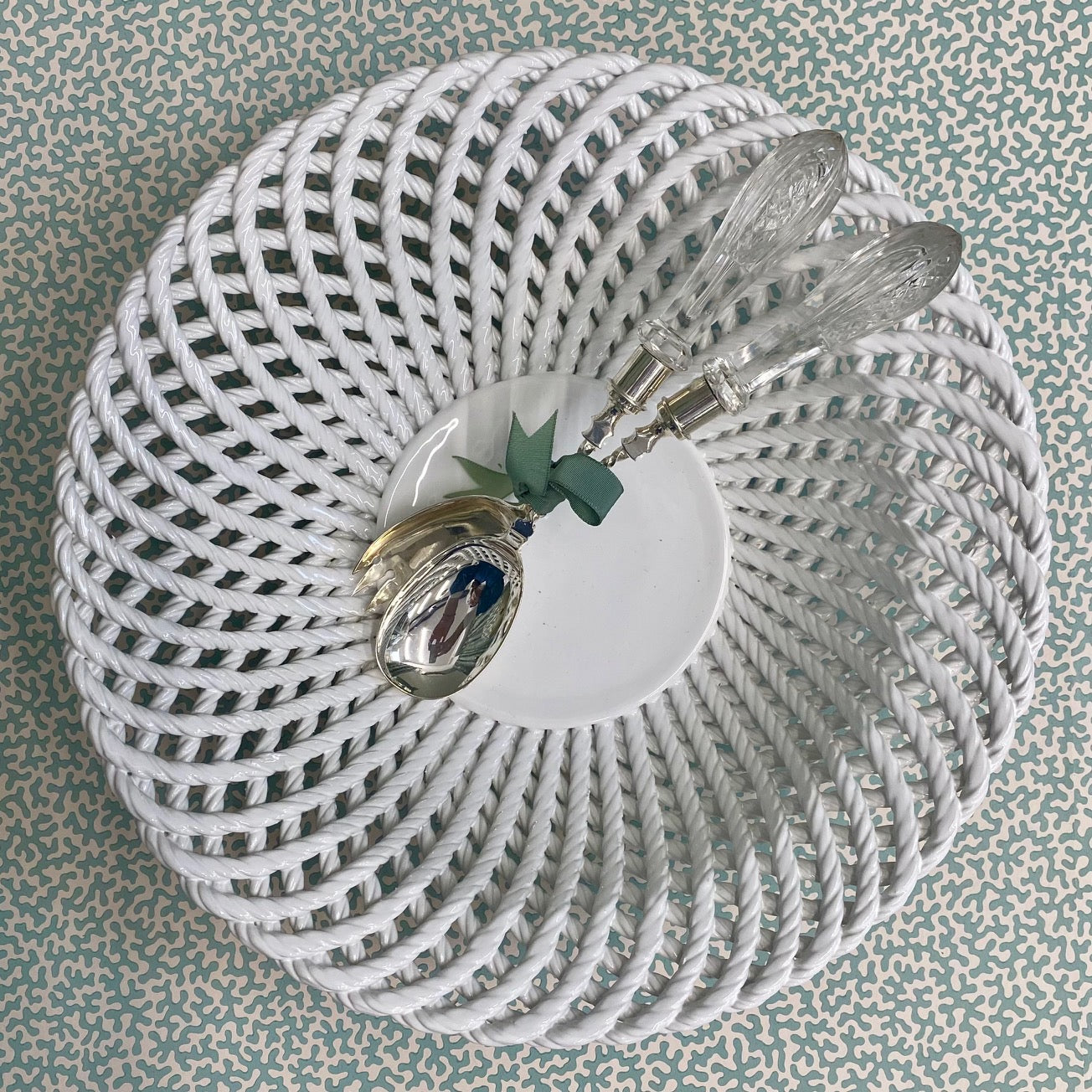 Large Rope Twist Lattice Fruit Bowl  A167