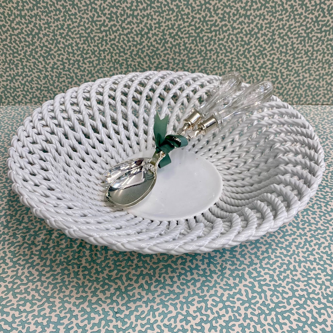 Large Rope Twist Lattice Fruit Bowl  A167