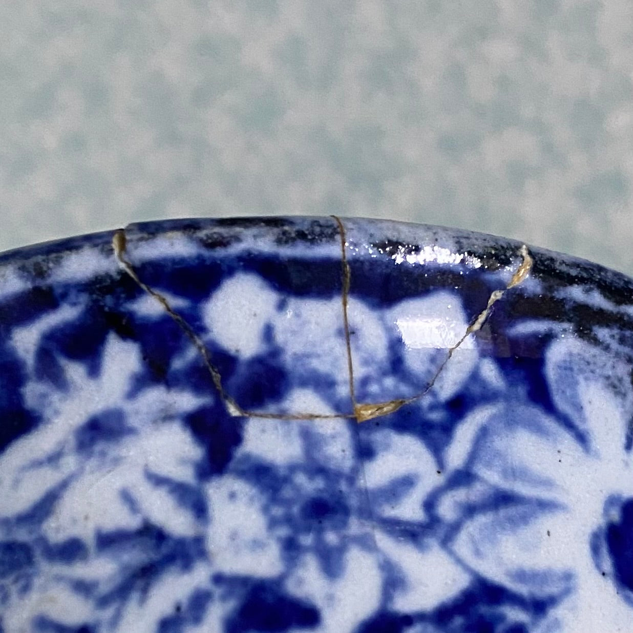 Small Pratts Blue & White Vase Native Scenery Pattern X87