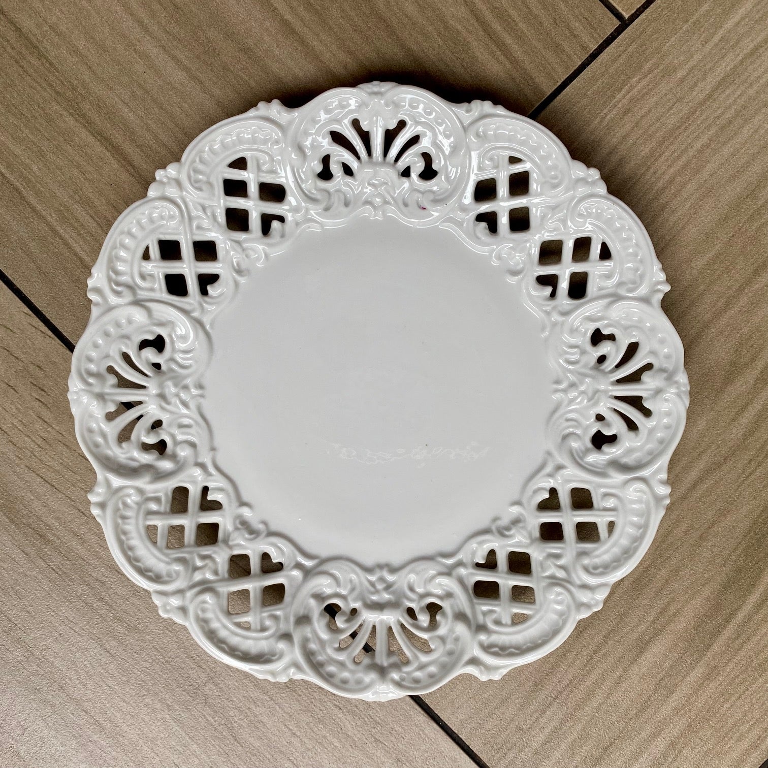 Antique White Lattice