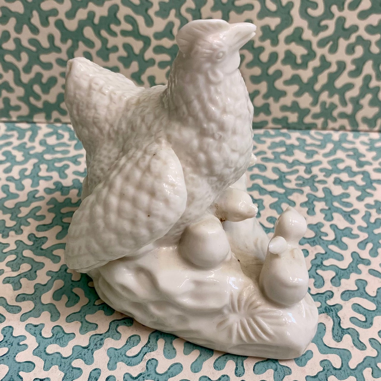 Porcelain Hen With Her Chicks  G159