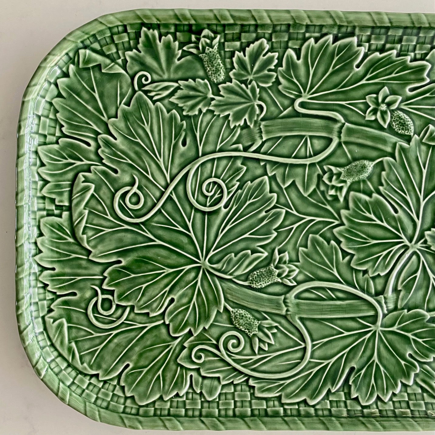 X34 VINTAGE BORDALLO PINHEIRO LARGE GREEN LEAF SERVING PLATTER